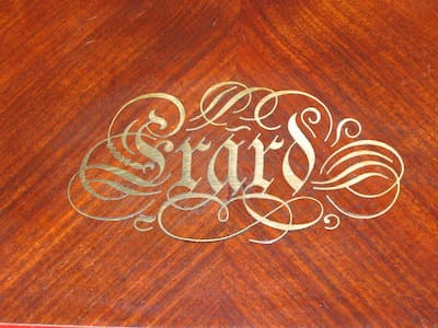 logo erard piano francais